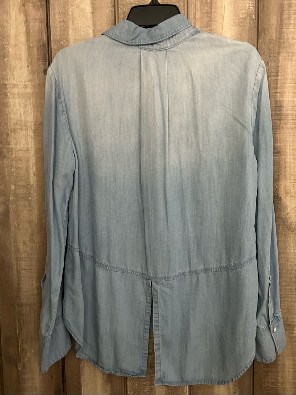 Anthropologie Cloth & Stone Split-Back Chambray Buttondown Shirt, M - Picture 10 of 13